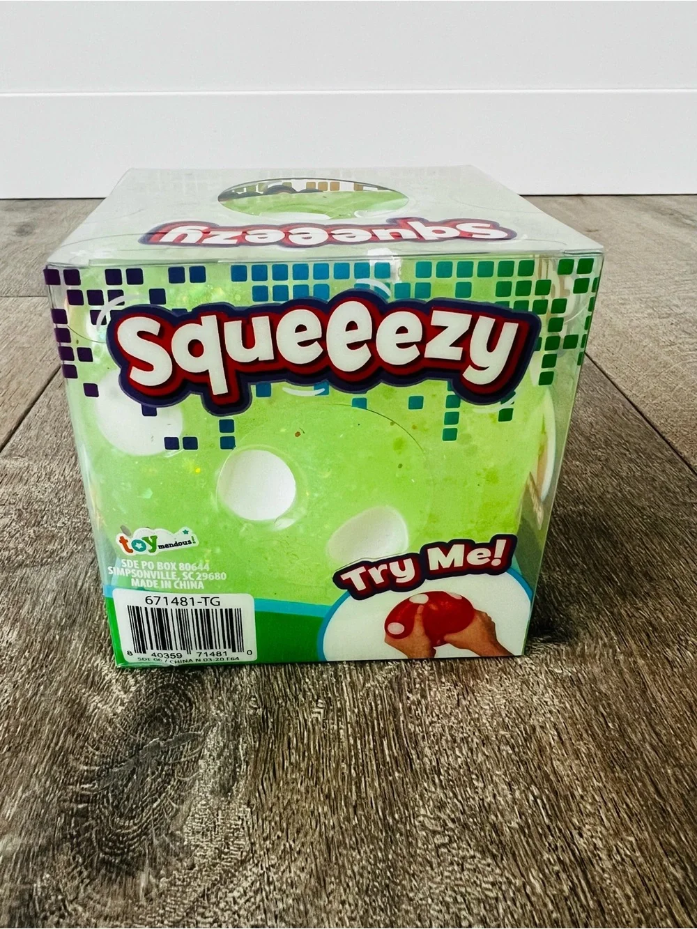 Squeezy Green Glitter Sensory Dice Viral Target Squishy NEW